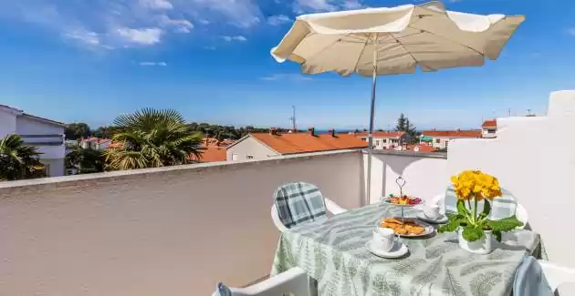 Ferienwohnung Ada auf dem Dachboden mit Meerblick - Poreč