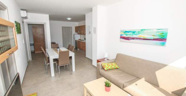 Appartamento Residence Elody VII Moderno con Terrazza e Vista Piscina