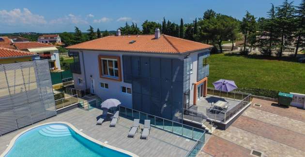 Appartamento Residence Elody VII Moderno con Terrazza e Vista Piscina