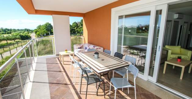 Three-Bedroom Apartment Residence Elody IX with Balcony and Pool View