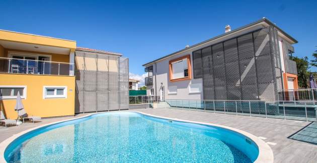 Three-Bedroom Apartment Residence Elody IX with Balcony and Pool View