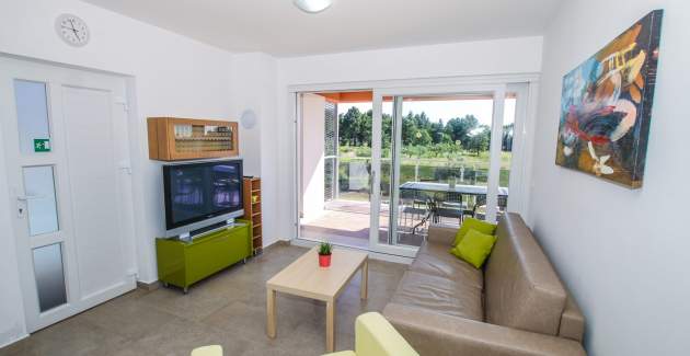 Three-Bedroom Apartment Residence Elody IX with Balcony and Pool View