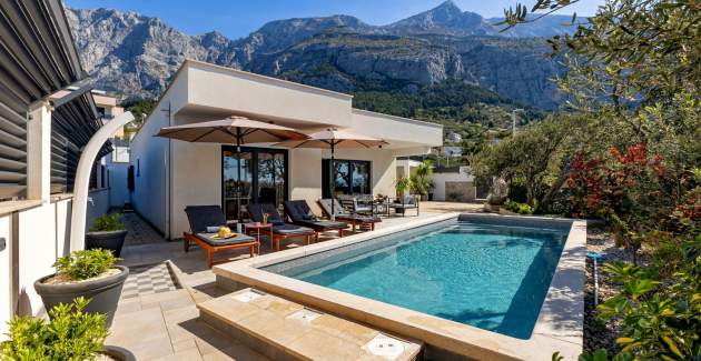 Luksuzna vila Festina Lente u Makarskoj s grijanim bazenom