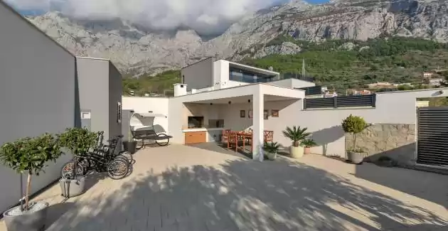 Villa di lusso Festina Lente a Makarska con piscina riscaldata