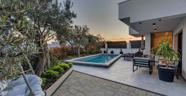 Villa di lusso Festina Lente a Makarska con piscina riscaldata
