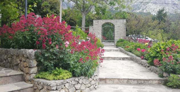 Villa Marija with private pool in Baska voda