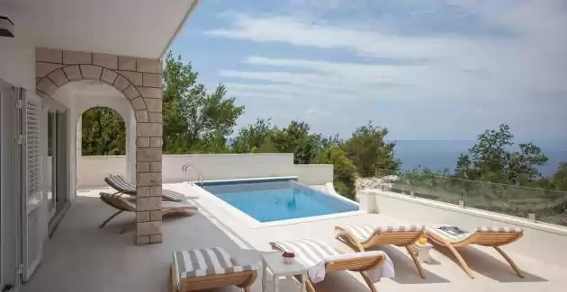  Luxury villa Retro