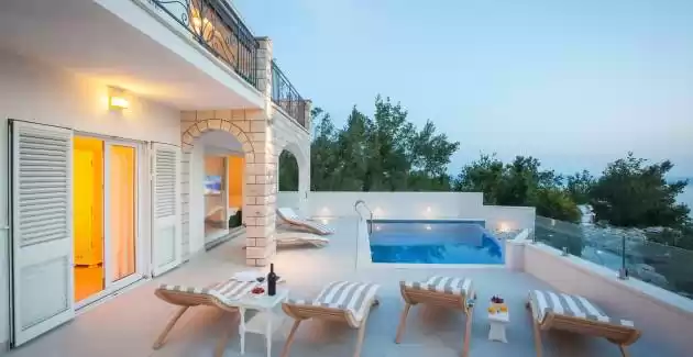  Luxury villa Retro