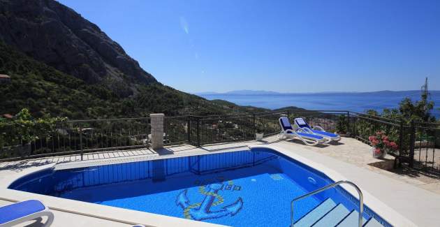 Villa Ivo i Bepo con piscina riscaldata a Makarska