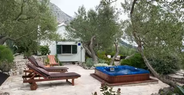 Holiday house Davor with jacuzzi in Makarska