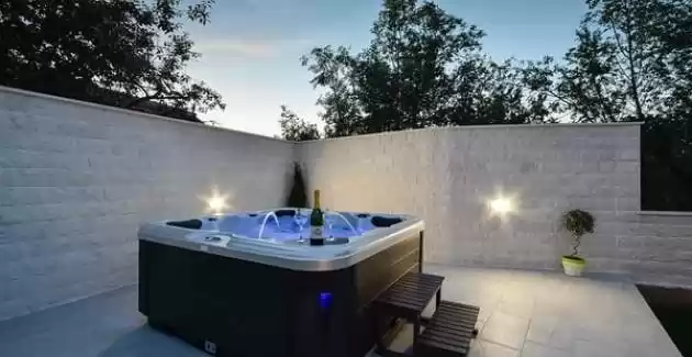 Villa Radosevic near Split, heated pool