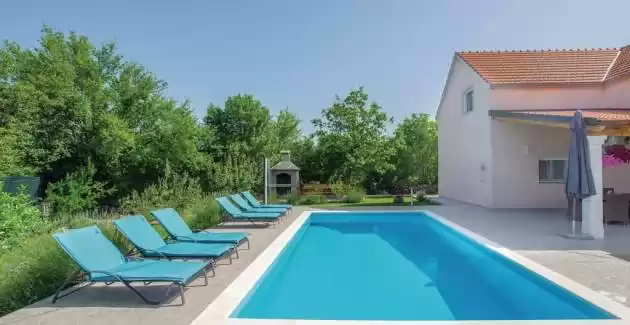 Villa Radosevic near Split, heated pool