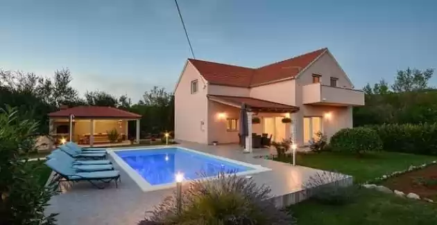 Villa Radosevic near Split, heated pool