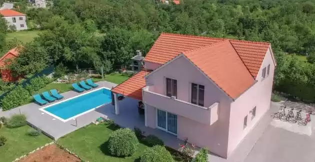 Villa Radosevic near Split, heated pool