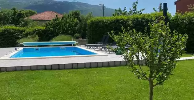 Villa Radosevic near Split, heated pool
