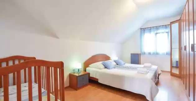 Villa Radosevic near Split, heated pool