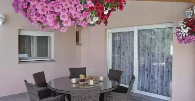 Villa Radosevic near Split, heated pool