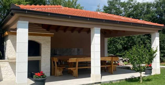 Villa Radosevic with heated pool near Split