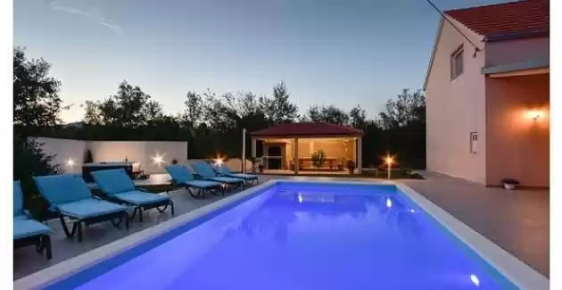 Villa Radosevic near Split, heated pool