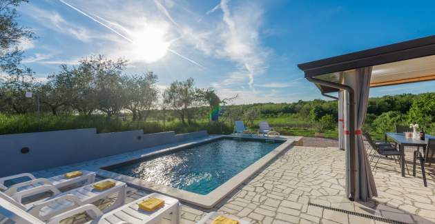 Villa Pendolina with Private Pool and Jacuzzi