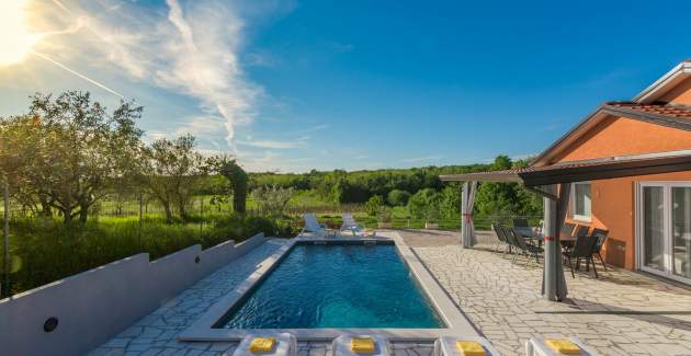 Villa Pendolina with Private Pool and Jacuzzi