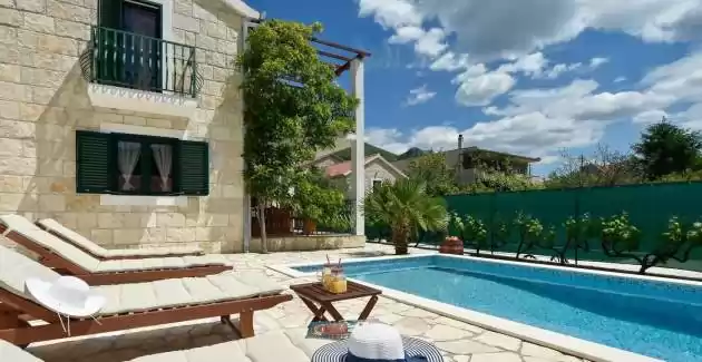 Villa Josip with private pool in Omiš