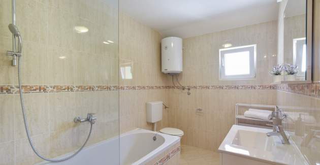 Villa Josip mit privatem Pool in Omis