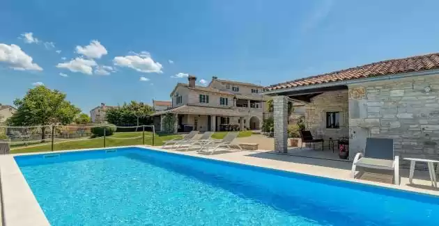 Villa Luna with Pool, Whirlpool and Fenced Garden