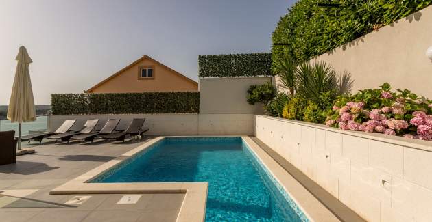 Villa Rogoznica with pool and gym in near Trogir