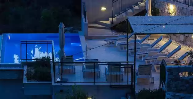 Vila Makar s privatnim bazenom u Makarskoj