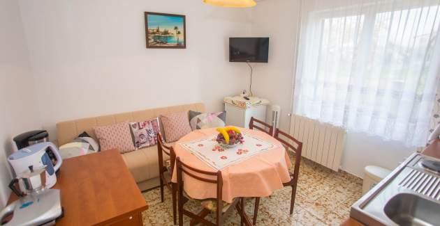 Two Bedroom Apartment Nevia II A4 with Garden