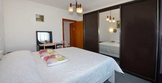 Appartamento con due camere da letto Nevia II A4 con giardino