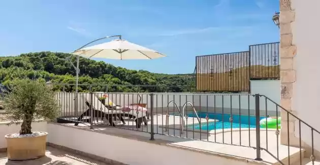Marivilla with private pool - island Brac