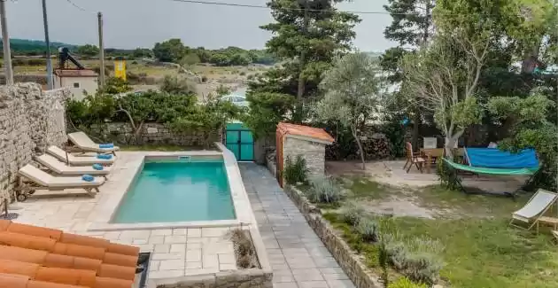 Villa Antique con Piscina Privata sull'Isola di Cres