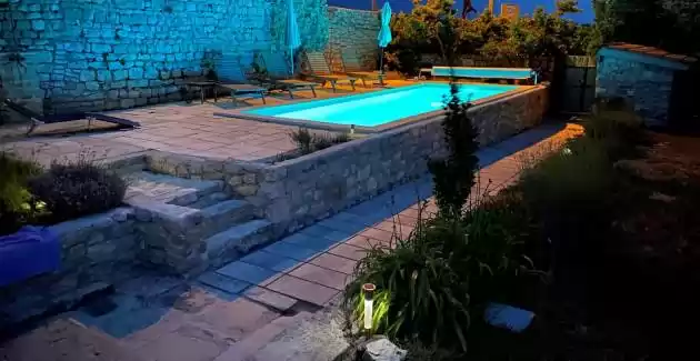 Villa Antique con Piscina Privata sull'Isola di Cres