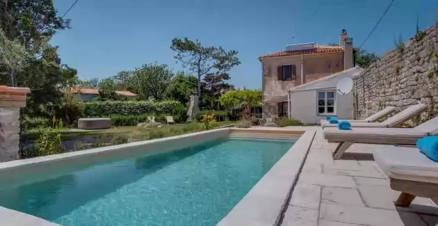 Villa Antique con Piscina Privata sull'Isola di Cres