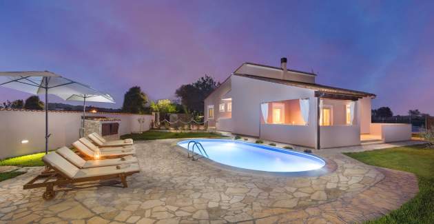 Villa Agri with large Garden and Pool, near Pula 