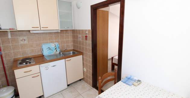 Studio apartment Karas