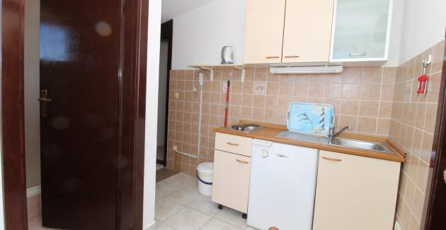 Studio Apartment Karas