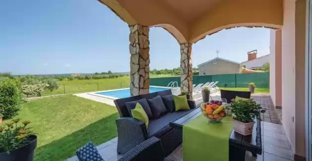 Holiday House Verica with pool