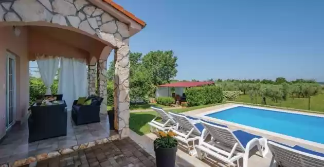 Holiday House Verica with pool