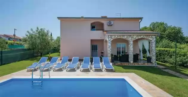 Holiday House Verica with pool