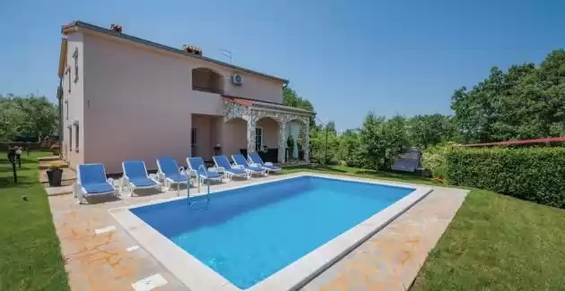 Holiday House Verica with pool