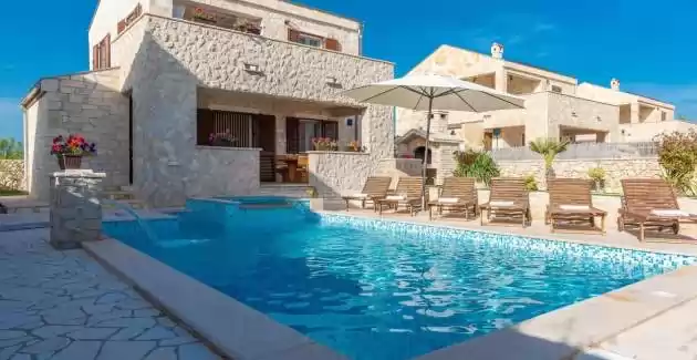 Villa Kirstin with heated pool and jacuzzi