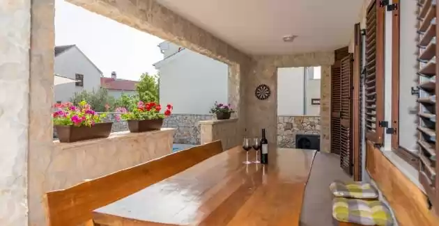 Villa Kirstin s grijanim bazenom i jacuzijem