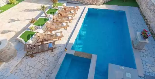 Villa Kirstin with heated pool and jacuzzi