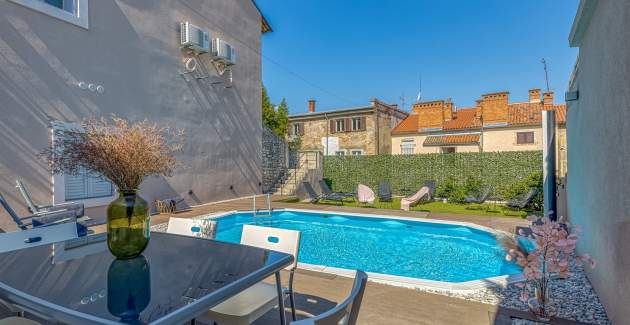 Gladiators House Pula with Shared Pool No.3