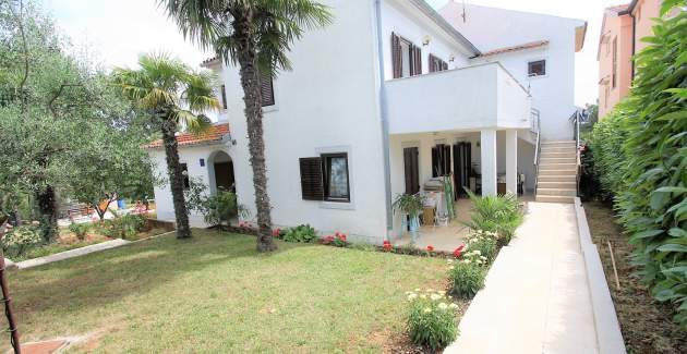 Apartment Dado VI with Garden View