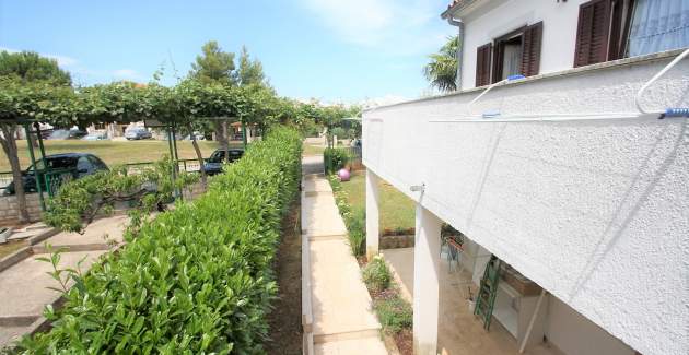 Apartment Dado VI with Garden View