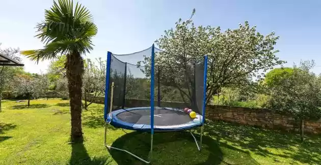 Apartment Mario with private garden and children playground